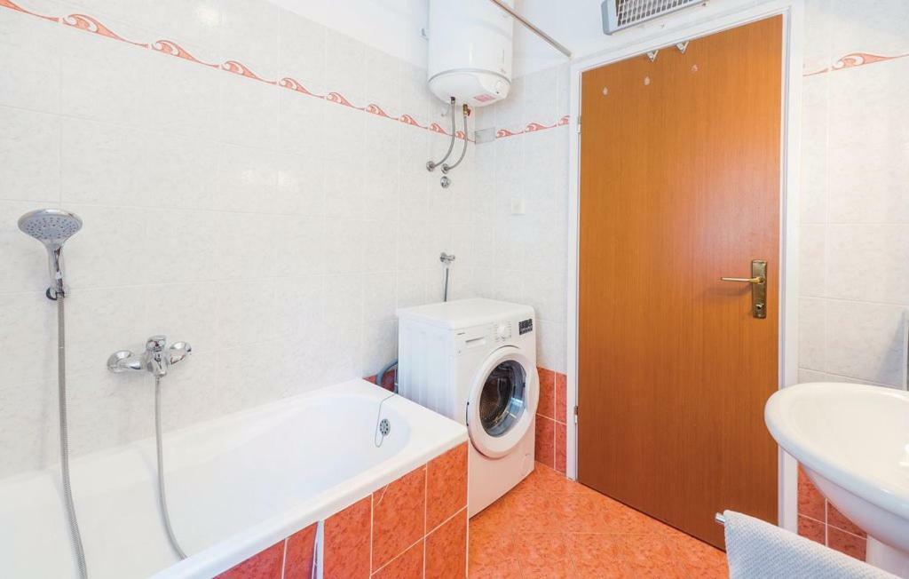 Apartment 라벡 외부 사진